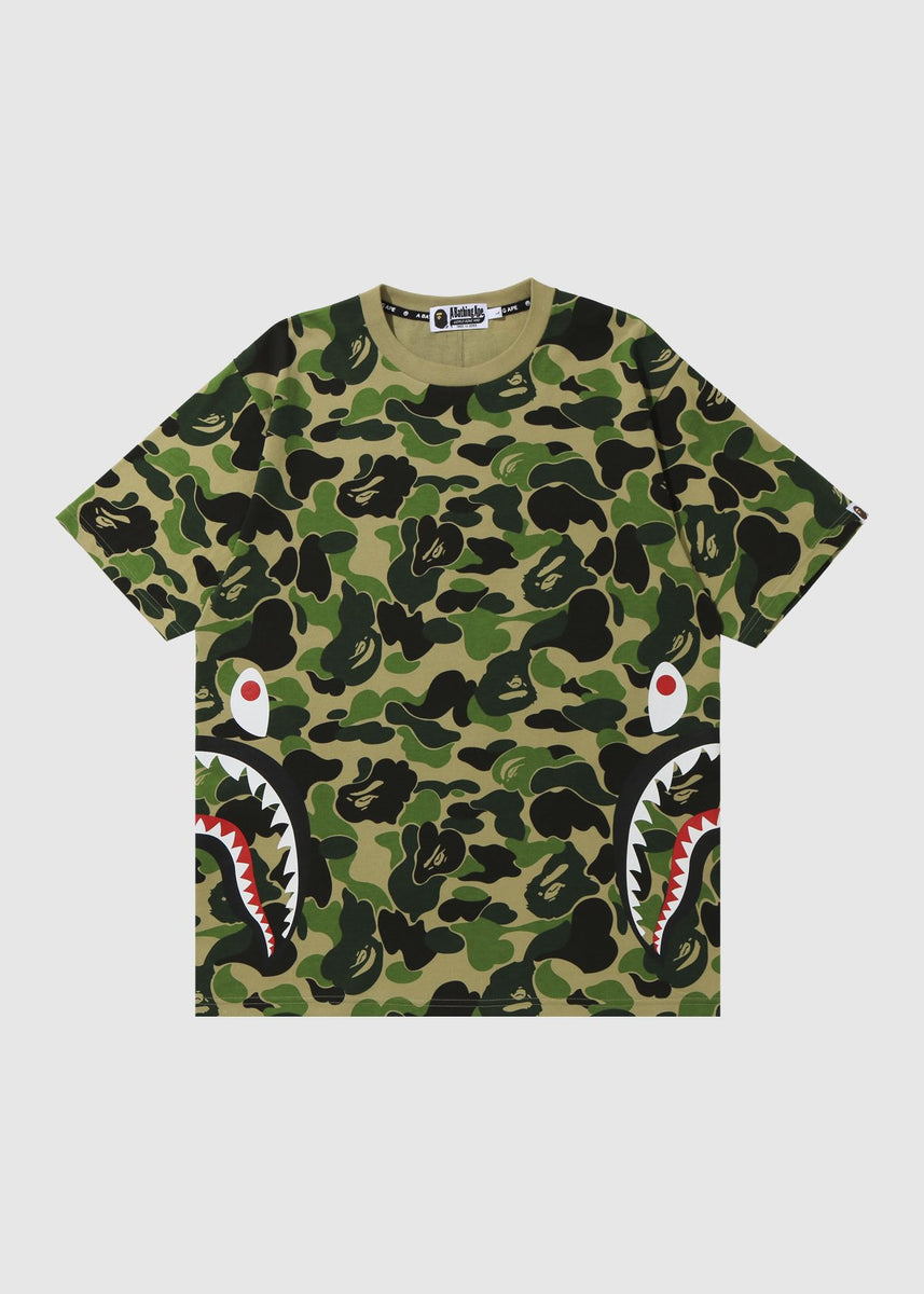A BATHING APE: ABC CAMO SIDE SHARK TEE [GREEN